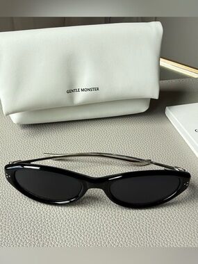 GENTLE MONSTER Black Cat-Eye Sunglasses with Silver Temples